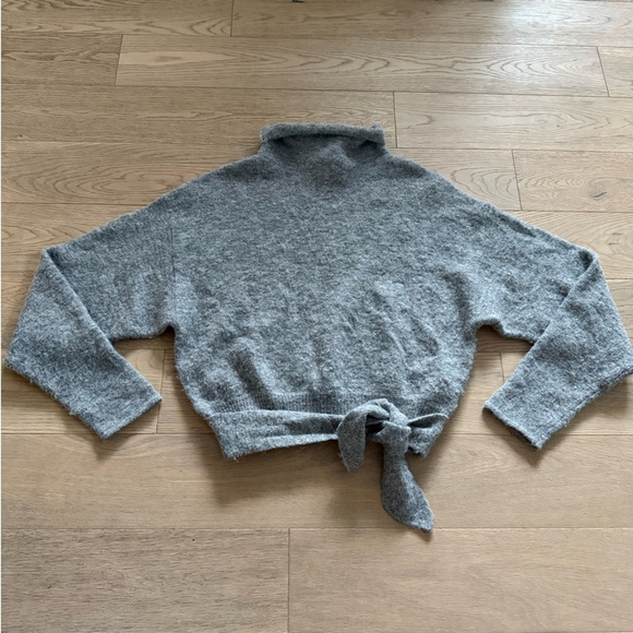 Aritzia Lorin Sweater Grey Size Small - Picture 2 of 9